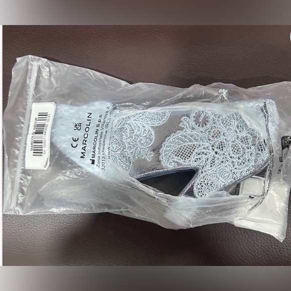 Cinderella Bath and Body Works X Disney: Coin Purse Keychain. Brand New-2025 - Picture 4 of 9